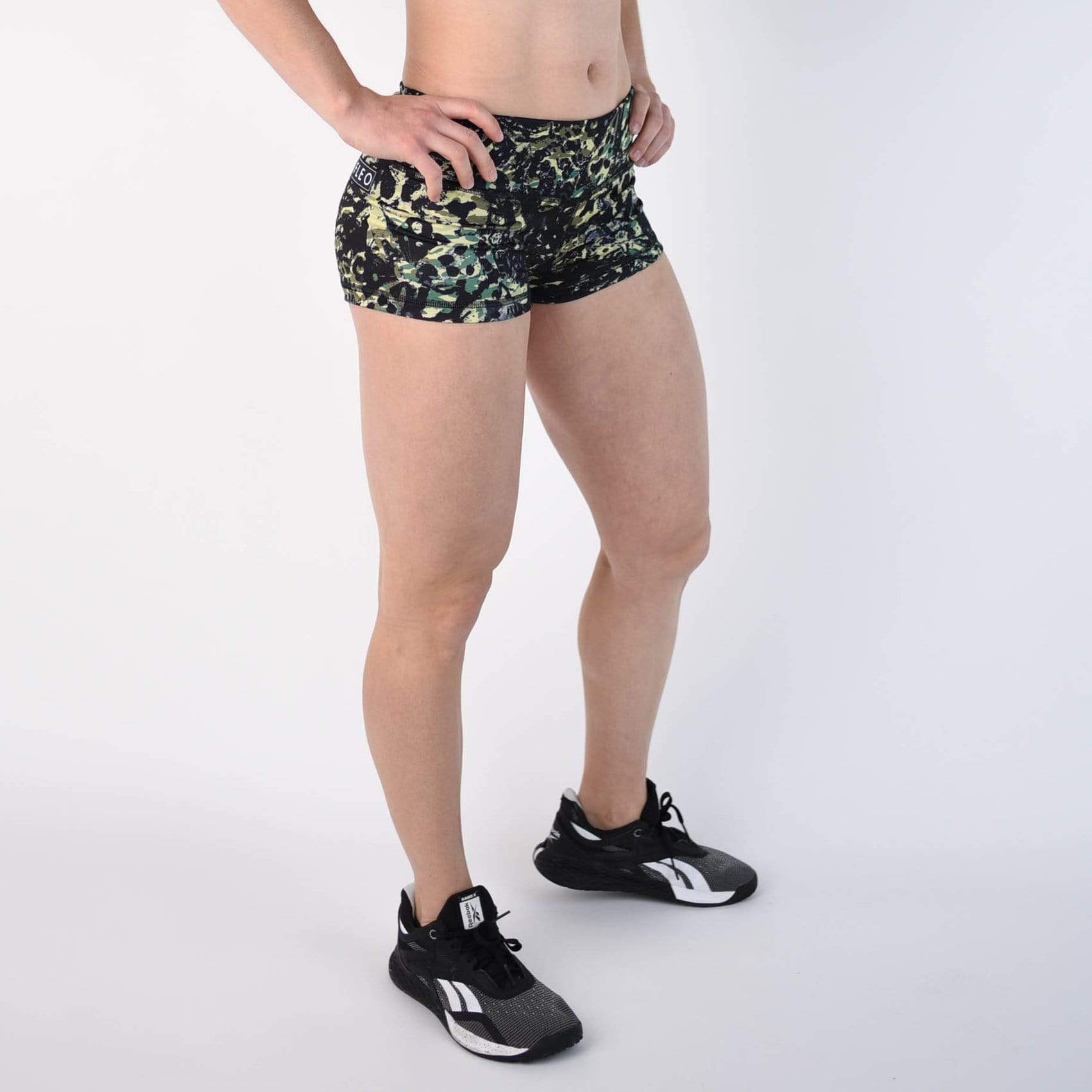 Fleo shorts selling